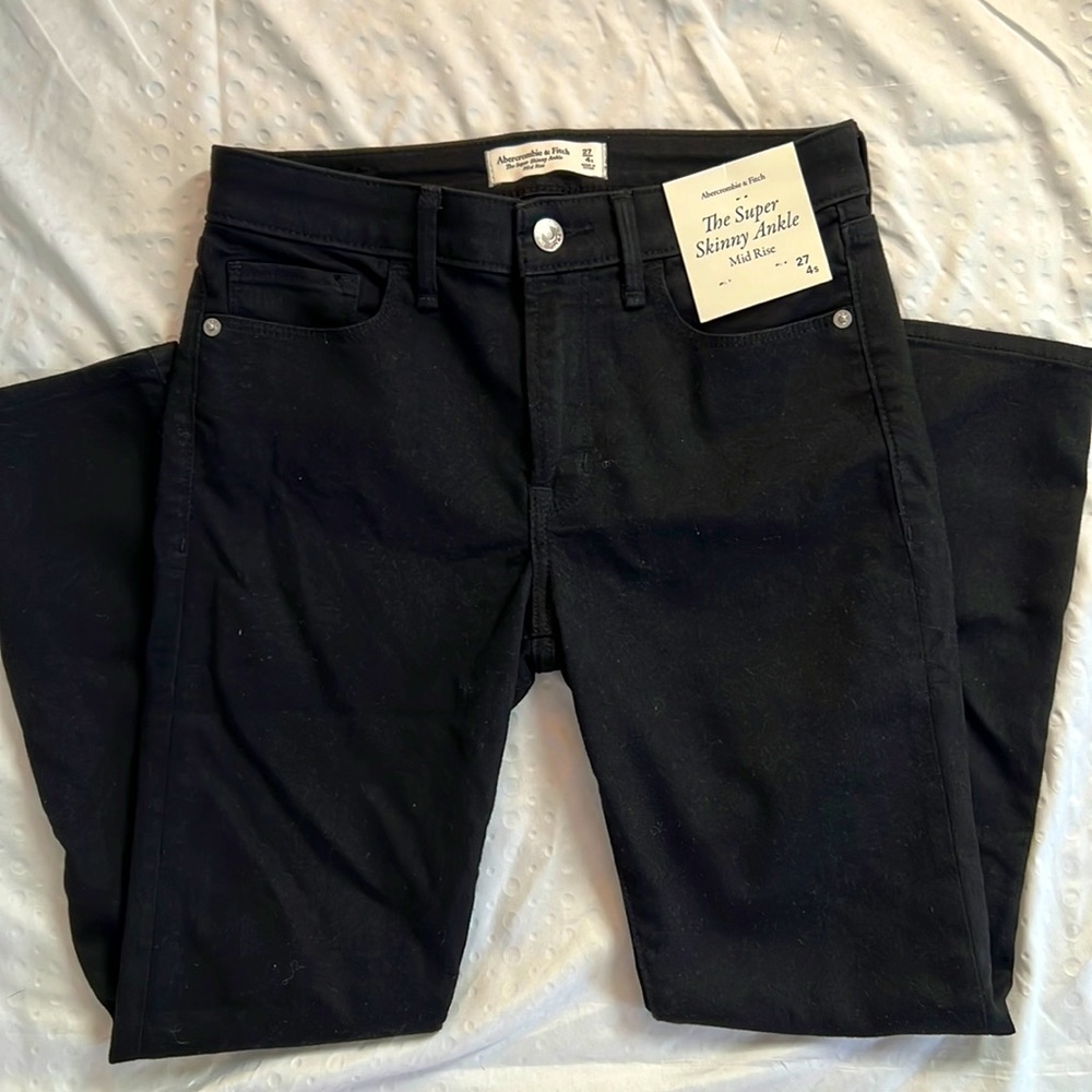 NWT- Abercrombie & Fitch Skinny Ankle Mid Rise